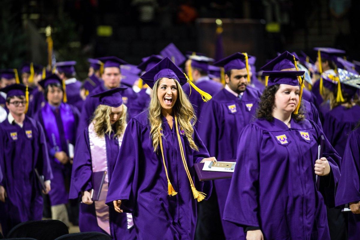 4 Ways to Recognize Your Graduate