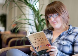 Sink or Skim?: Top Ten Tips for Reading in Grad School