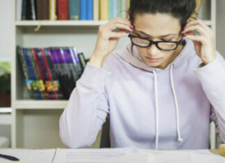 5 TIPS FOR KEEPING UP YOUR GRADES IN COLLEGE